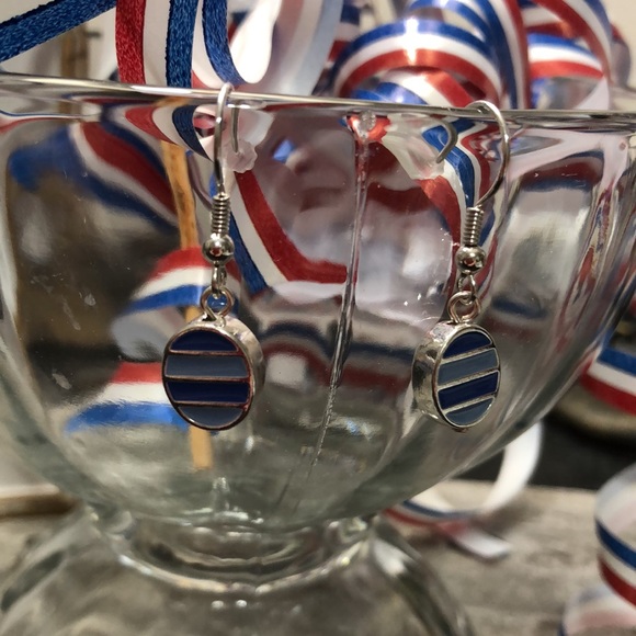 NWT Belk Kim Rogers Silver Tone & Blue Earrings! - Picture 4 of 6